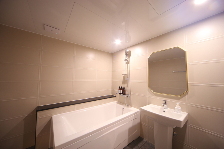 Bathroom 4, The Stone Bridge Hotel, Sasang
