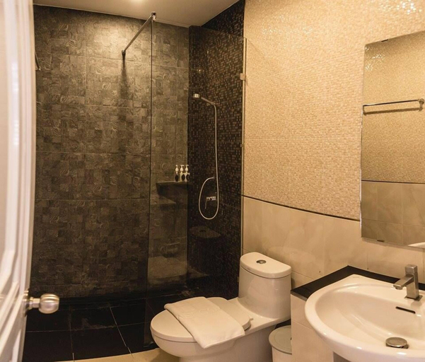 Bathroom 5, Ban's Avenue Guest House, Ko Phangan