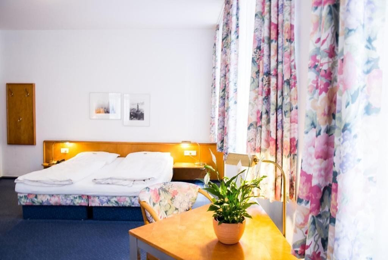 Bedroom 3, Hotel Am Rathaus, Heidelberg