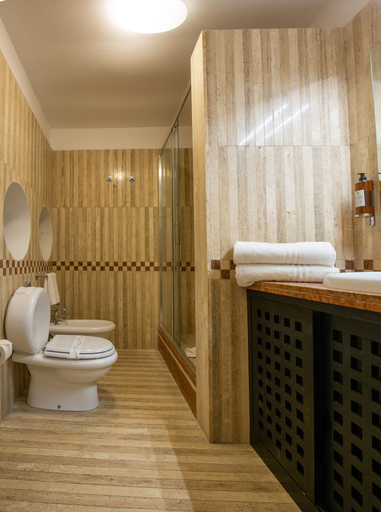 Bathroom 5, Villa La Ventana, Napoli
