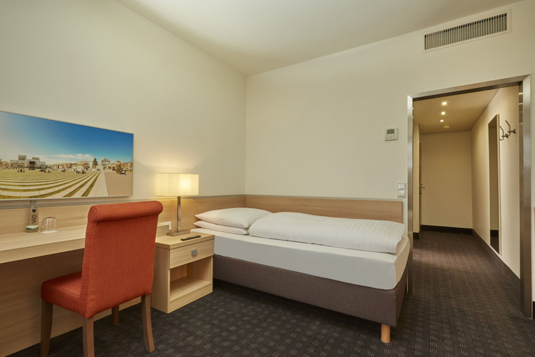 Bedroom 4, H+ Hotel Darmstadt, Darmstadt