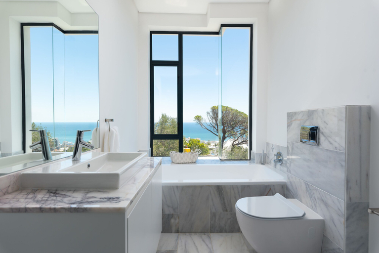 Bathroom 5, Coeur De Lion 5, City of Cape Town