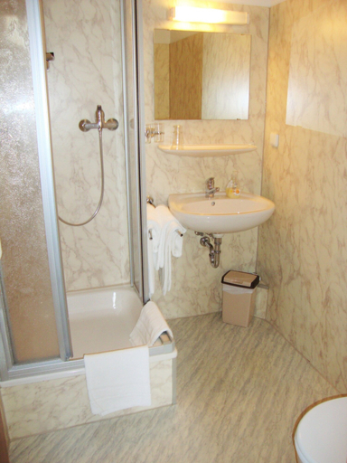 Bathroom 5, Aparthotel Sarstedter Hof, Hildesheim