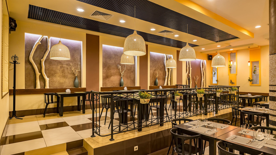 Food & Drinks 5, Cronwell Park Nika, Omskiy rayon