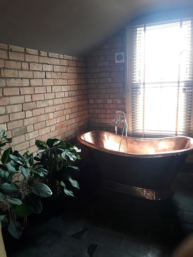 Bathroom 4, Simpsons Cottage - Grove Road Cottages, Warwickshire