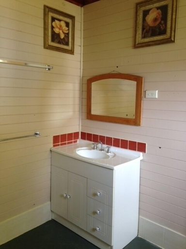Bathroom 3, A Settler's Cottage, Bathurst Regional - Pt A