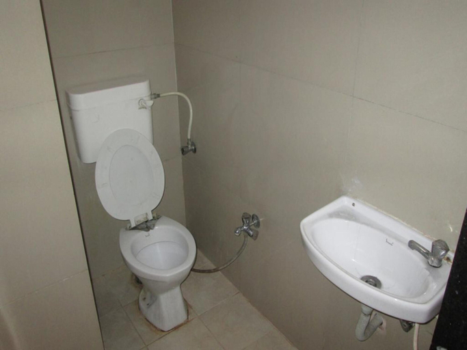 Bathroom 3, Hotel Sai Hari Prasad, Ahmadnagar