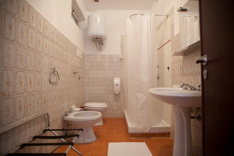 Bathroom 4, Funivie Del Lago Maggiore, Varese