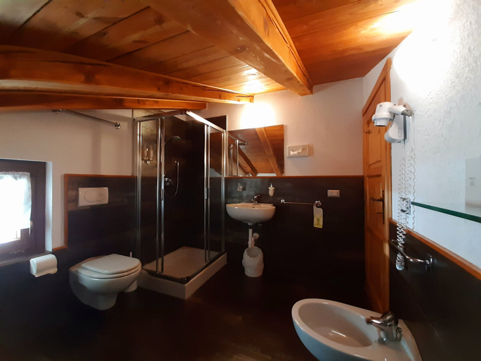 Bathroom 4, Hotel Crampon, Aosta