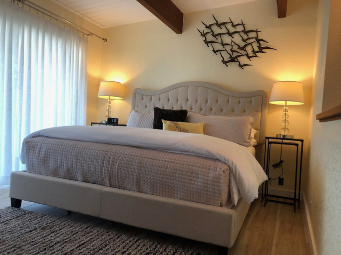 Bedroom 1, Seafoam Lodge, Mendocino