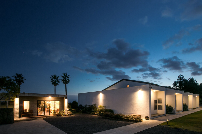 Exterior & Views 2, La Pause B&B, Seogwipo