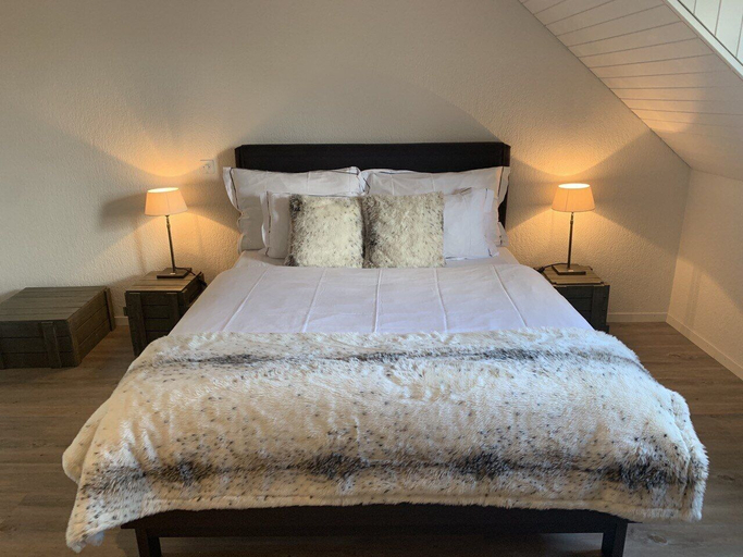 Bedroom 3, Löwenplatz Apartment near Station by Airhome, Zürich