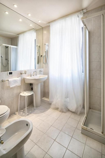 Bathroom 4, Hotel degli Affreschi, Perugia