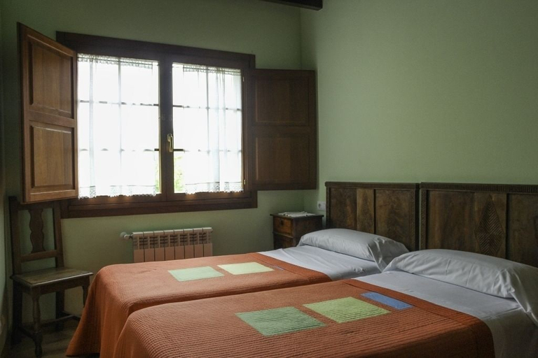 Bedroom 2, Casa Inés, Asturias