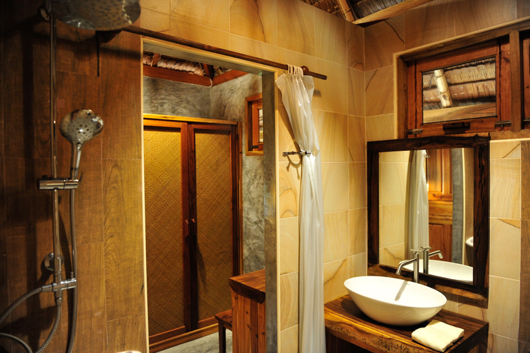 Bathroom 4, Phi Phi Phu Chalet Resort, Mueang Krabi