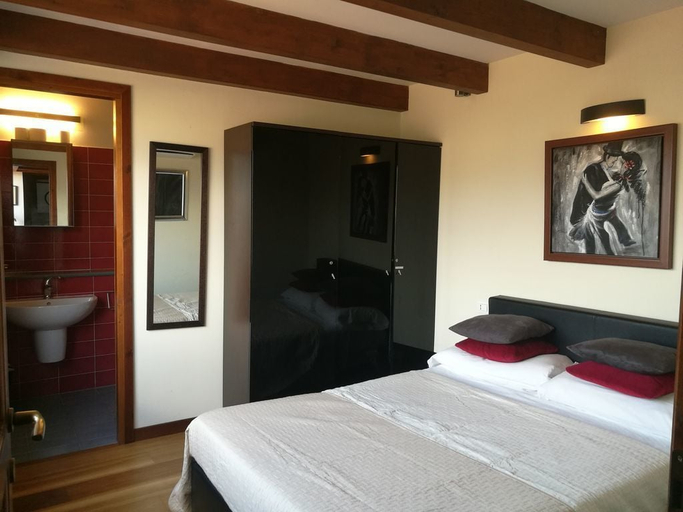 Bedroom 2, Legacy, L'Aquila