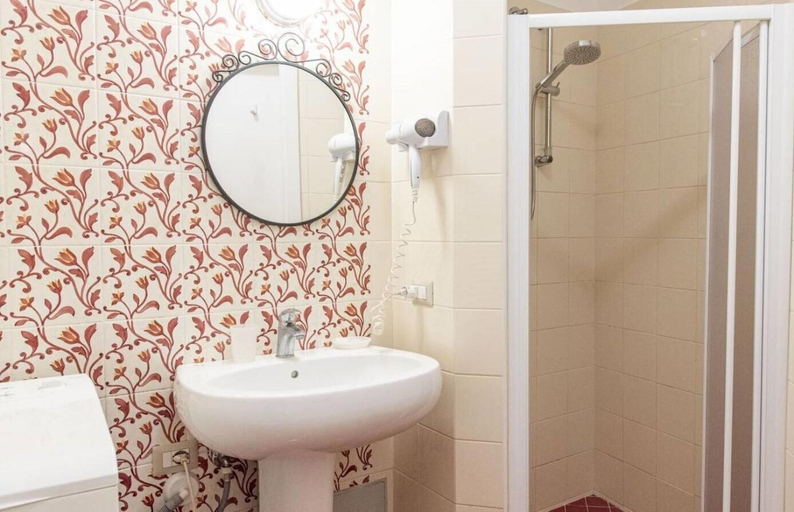 Bathroom 4, Lovely Studio in Trastevere, Rome