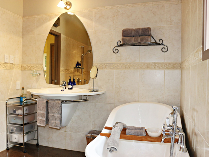 Bathroom 5, Huntington Stables Retreat Accommodation, Waipa
