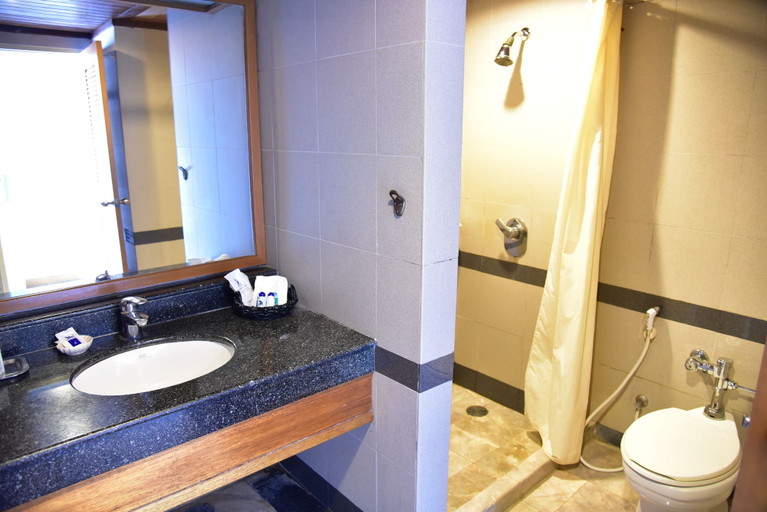 Bathroom 5, BP Samila Beach Hotel & Resort, Muang Songkhla
