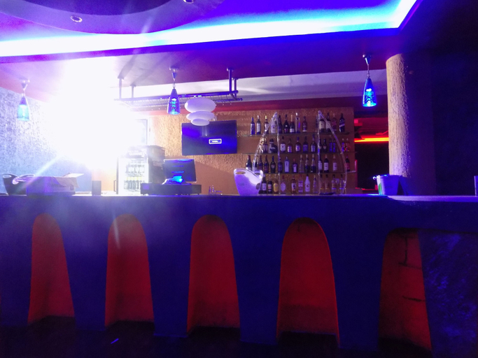 Food & Drinks 4, Swing Inn Motel, Igara