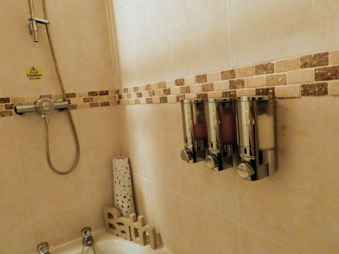 Bathroom 3, Kings Arms Hotel, Devon