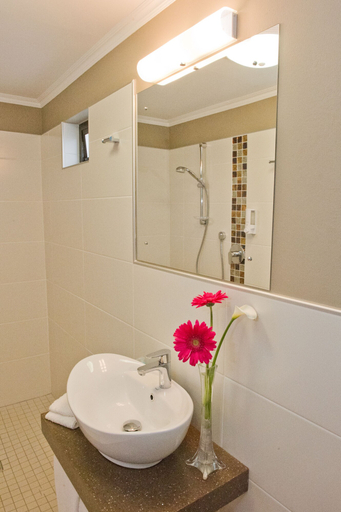 Bathroom 4, Namib Guesthouse, Swakopmund