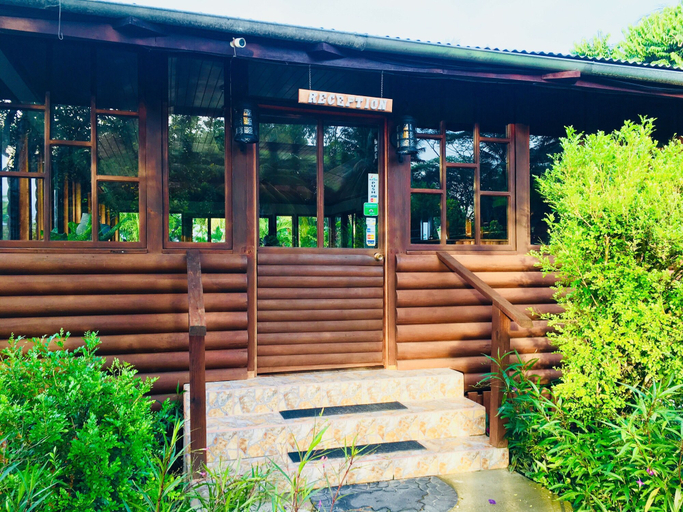 Exterior & Views 2, The Log Cab Inn Resort