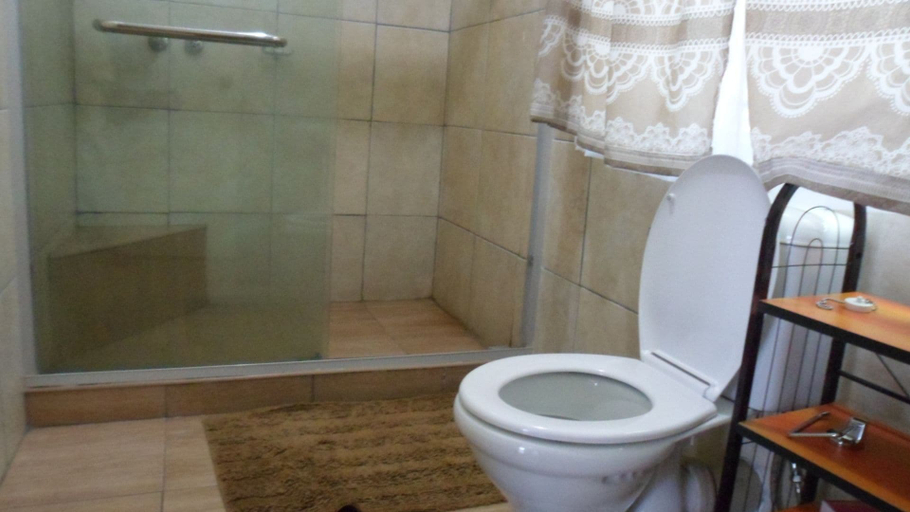 Bathroom 4, Ditlhapi Guest House, Ngamiland West