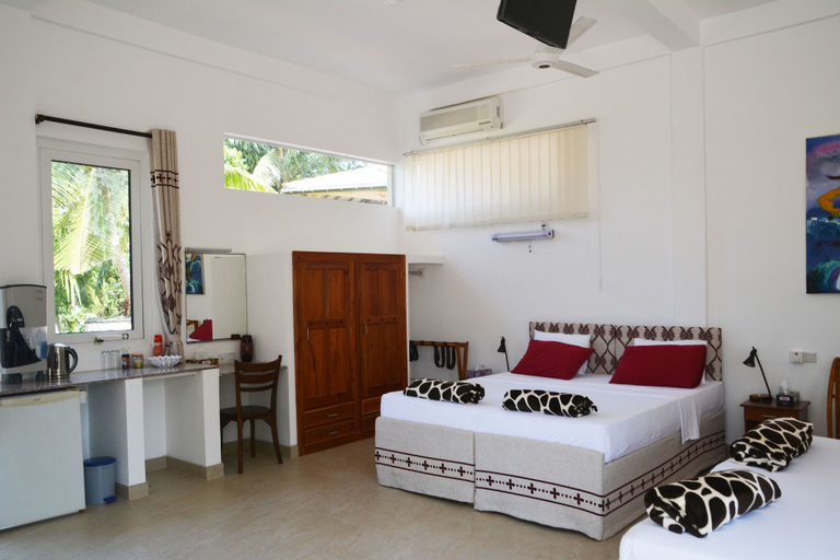 Bedroom 3, Hilltop Boosa, Hikkaduwa