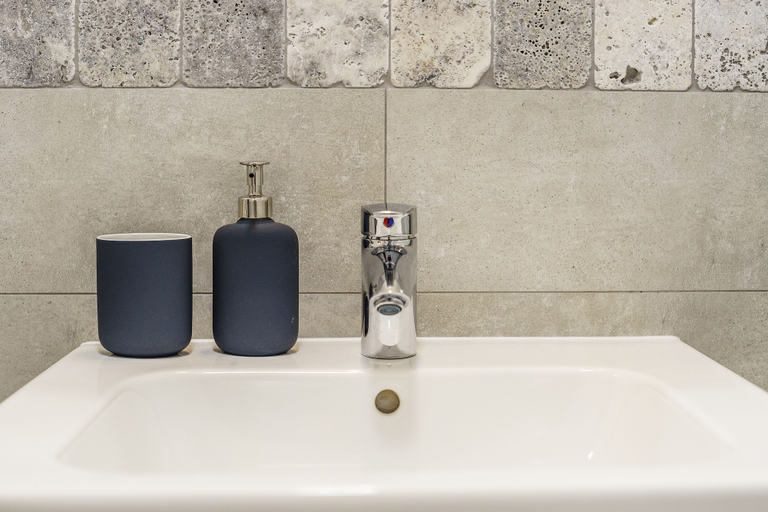 Bathroom 4, Marinus Apartments, Gdańsk City