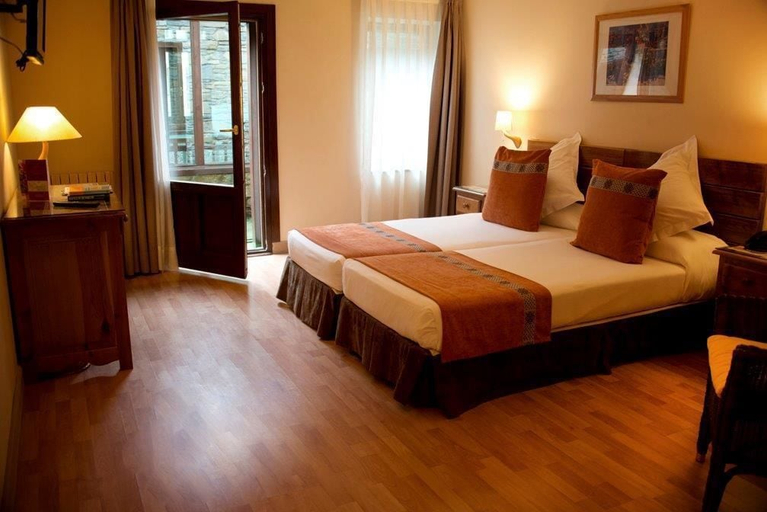 Bedroom 3, Hotel Vilagaros Apartamentos, Lleida