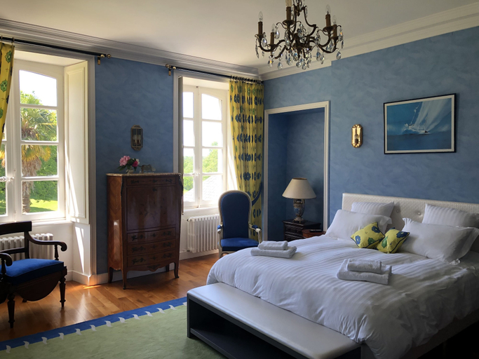 Bedroom 2, Château de Lannouan, Morbihan