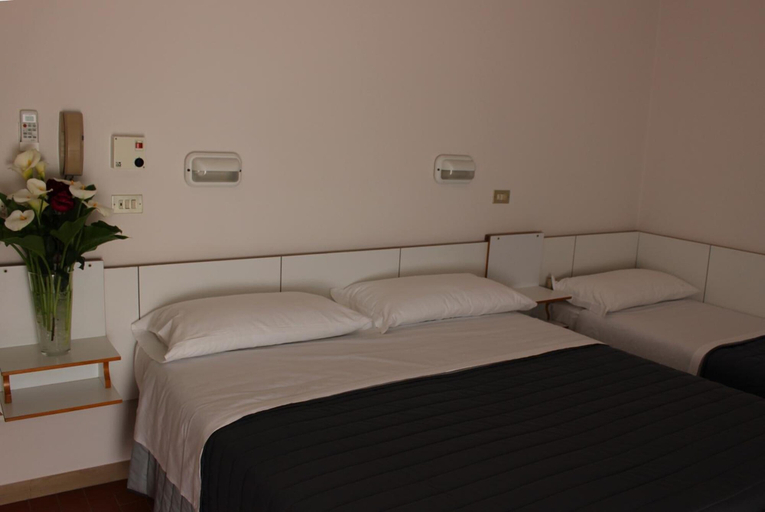 Bedroom 3, Hotel Emma, Rimini