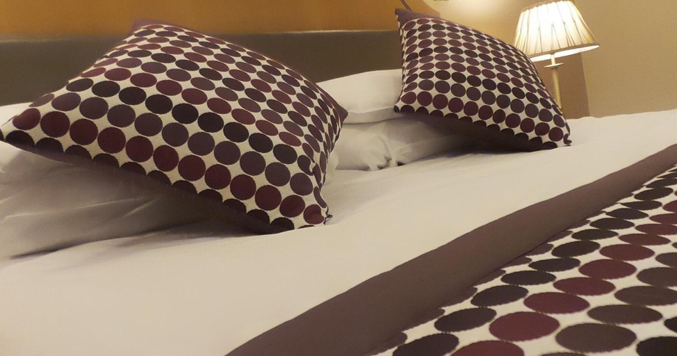 Bedroom 5, Parkside International Hotel, Reading