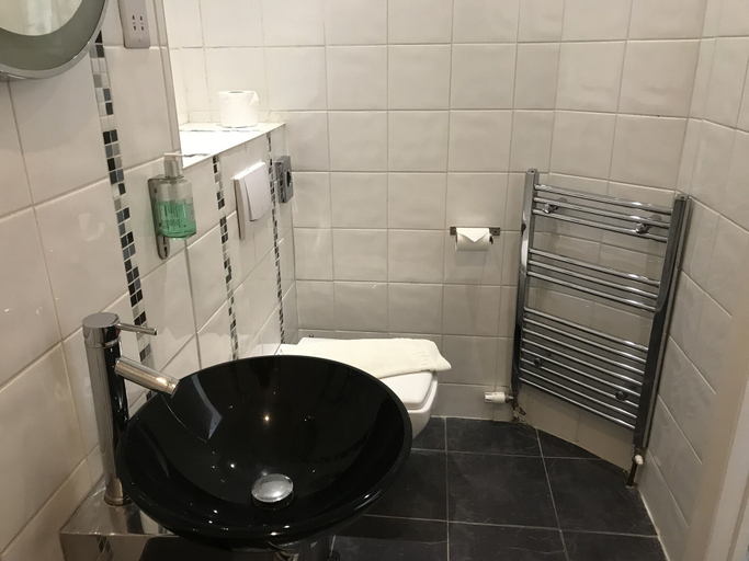 Bathroom 3, Kempfield House Hotel, Brighton and Hove