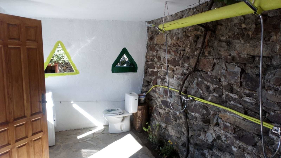 Bathroom 5, Refugio Arrabales de la Alpujarra - Hostel, Granada
