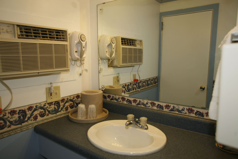 Bathroom 3, Bennington Motor Inn, Bennington