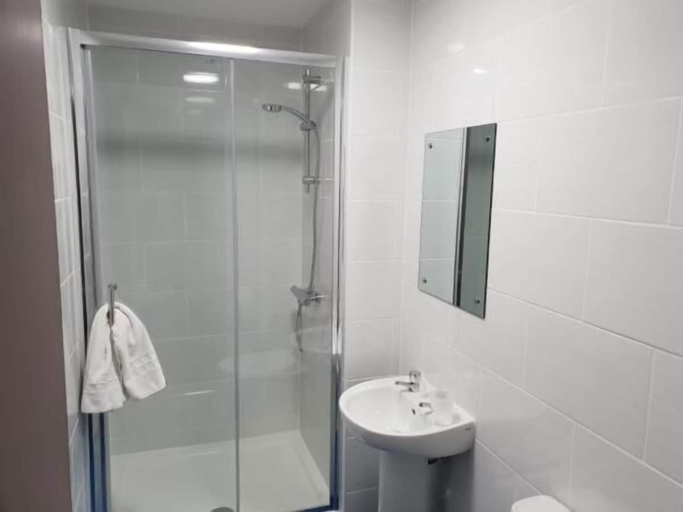 Bathroom 4, The Avenue Lodge, Birmingham