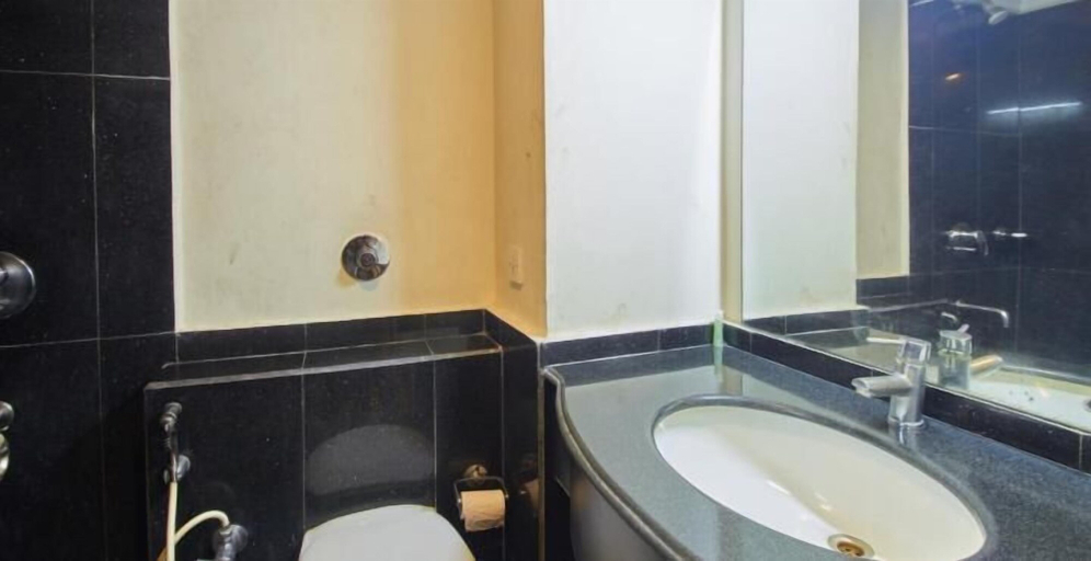 Bathroom 4, Dr. Rajkumar International Hotel, Bangalore