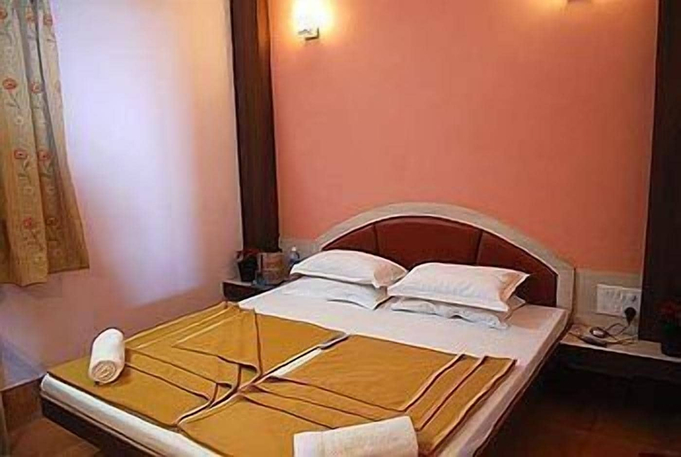 Bedroom 4, Shanti's Hotel Sonai, Satara