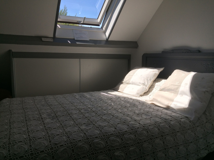 Bedroom 3, La Mansarde, Pas-de-Calais