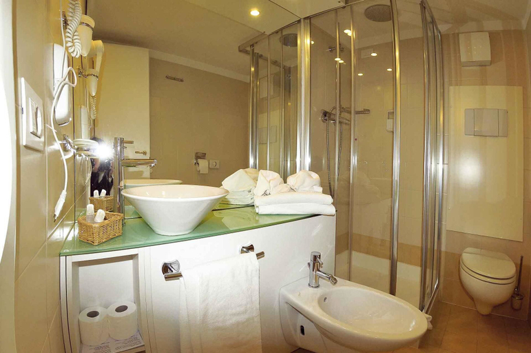 Bathroom 3, Alpen Hotel Eghel, Trento