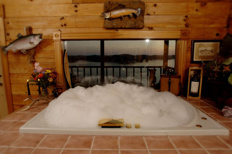 Bathroom 3, Sugar Ridge Resort, Carroll