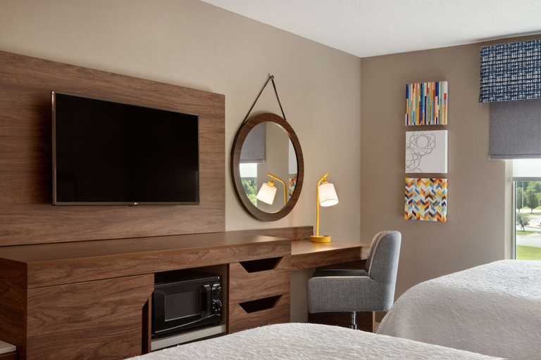 Bedroom 3, Hampton Inn St. Louis - Columbia, Monroe