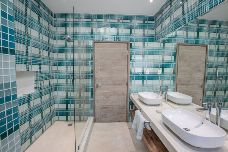 Bathroom 4, Bahia Mar Beach House, Vilanculos