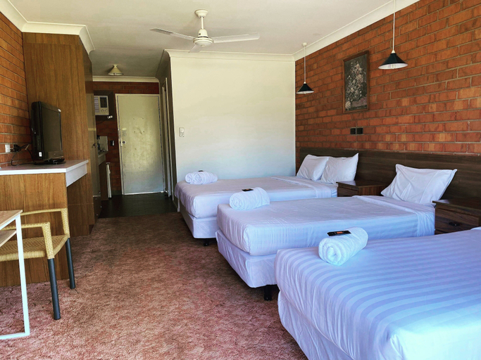Bedroom 2, Berrigan Motel, Berrigan