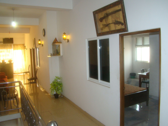 Others 5, Down Town Hotel, N. Palatha East