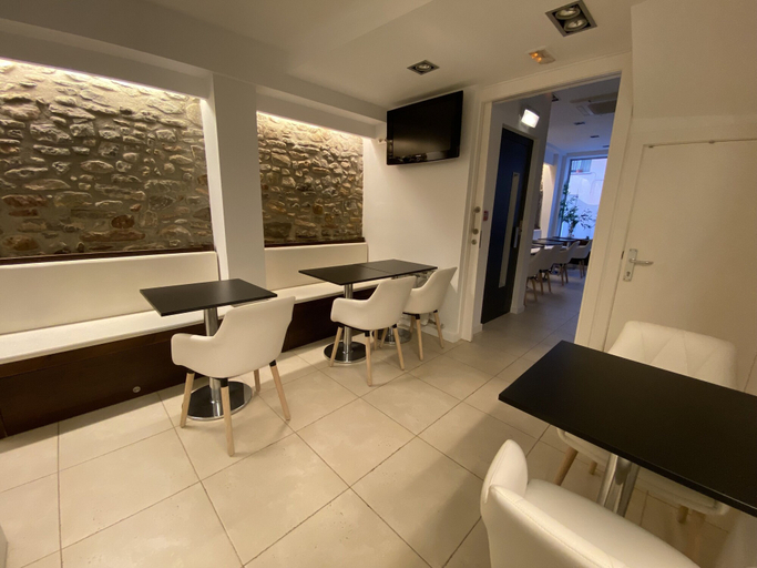 Others 5, Hostal Somnis, Barcelona