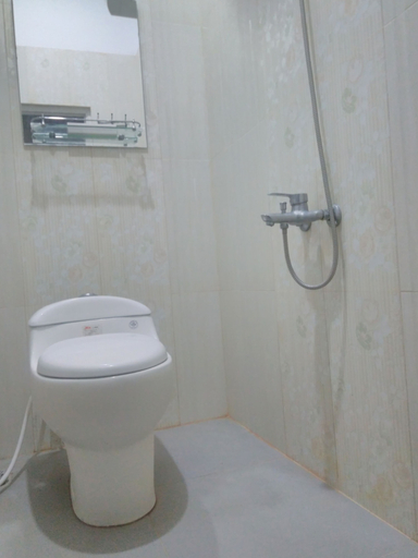 Bathroom 5, Hadrah Hotel, Banda Aceh