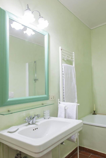 Bathroom 4, Petrolo, Arezzo